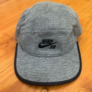 Nike SB Gray Hat